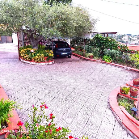 ゲストハウス Stanza Con Bagno E Cucina In Comune In Giardino