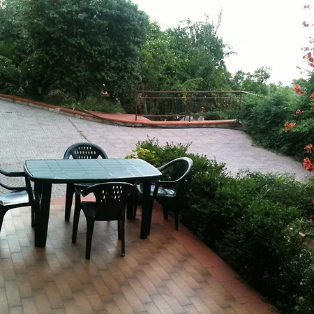 ゲストハウス Stanza Con Bagno E Cucina In Comune In Giardino