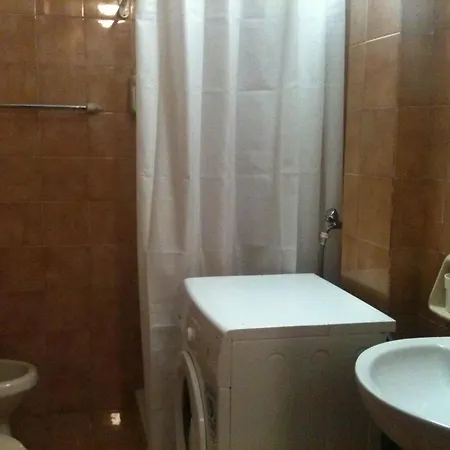 Stanza Con Bagno E Cucina In Comune In Giardino ゲストハウス