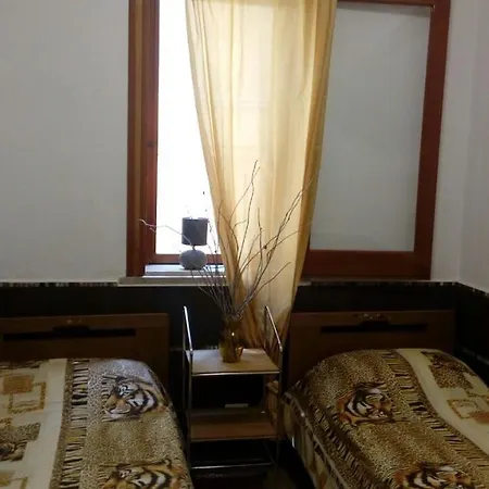 ゲストハウス Stanza Con Bagno E Cucina In Comune In Giardino *