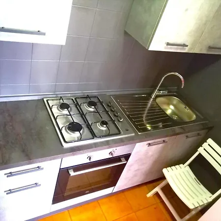 ゲストハウス Stanza Con Bagno E Cucina In Comune In Giardino *
